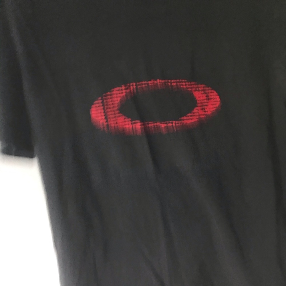 Men’s Oakley tee